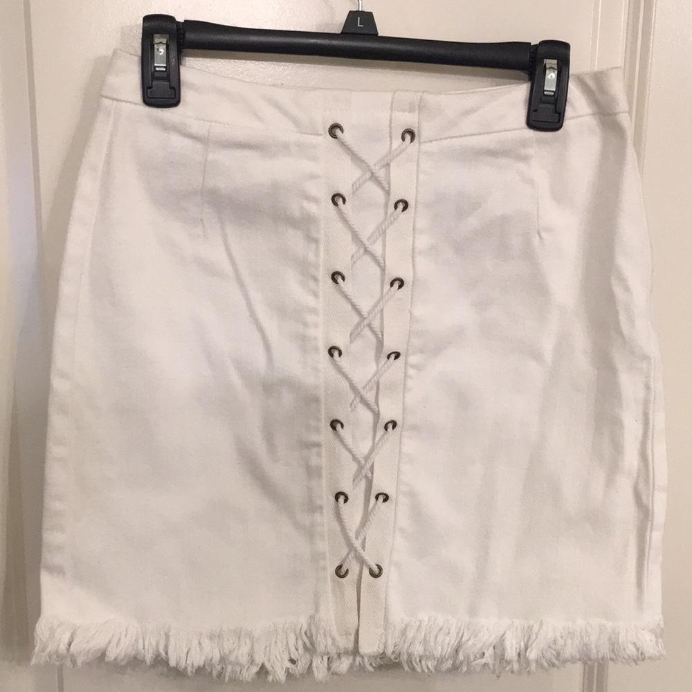 Women’s white skirt M